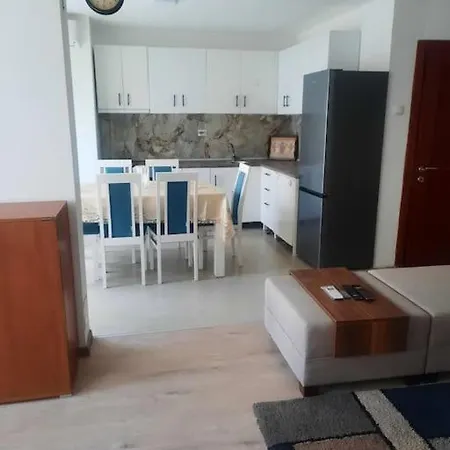 S Lux Apartman *